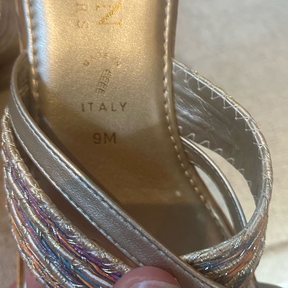 Italian Shoemakers Wedges - Picture 3 of 12